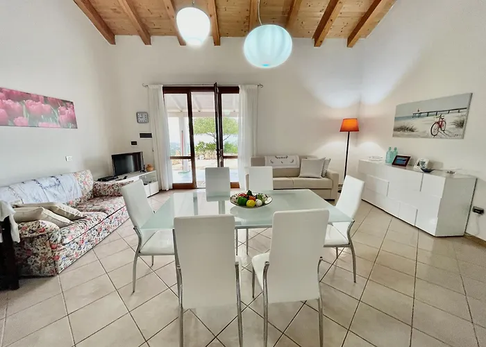 Villa Fiori Con Piscina By Wonderful Italy